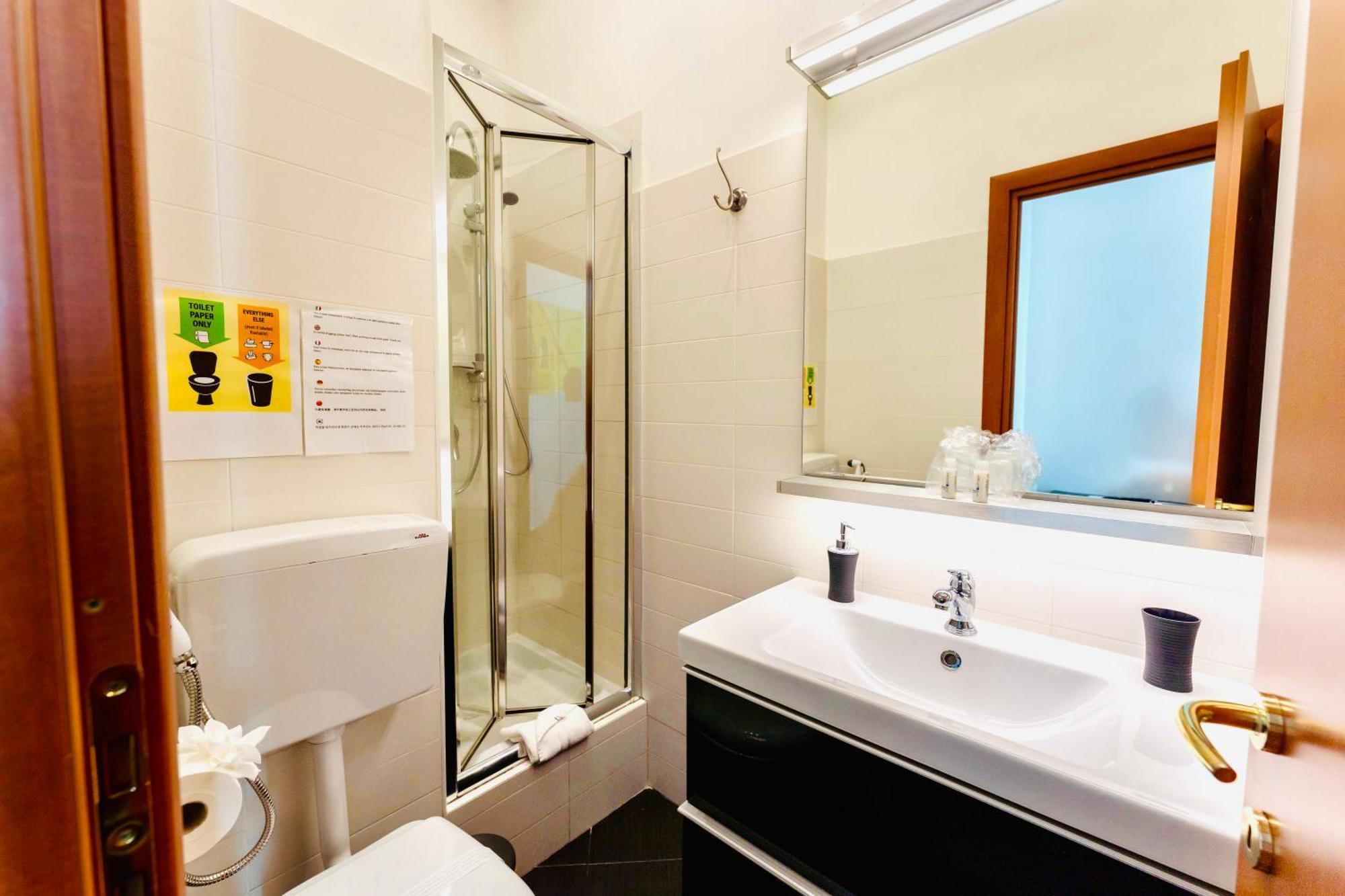Miclad Colosseum Guest House Roma Ngoại thất bức ảnh