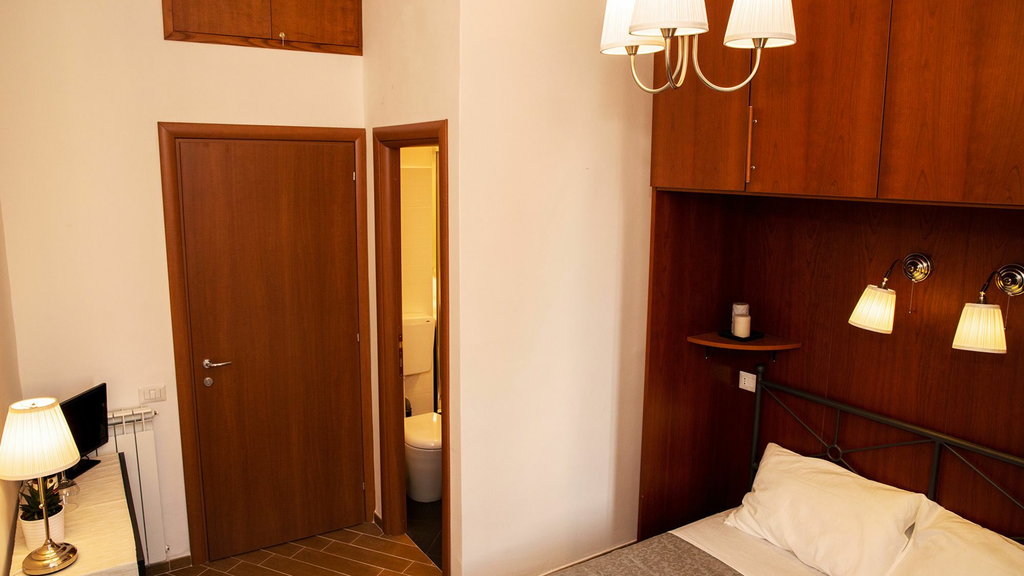 Miclad Colosseum Guest House Roma Ngoại thất bức ảnh