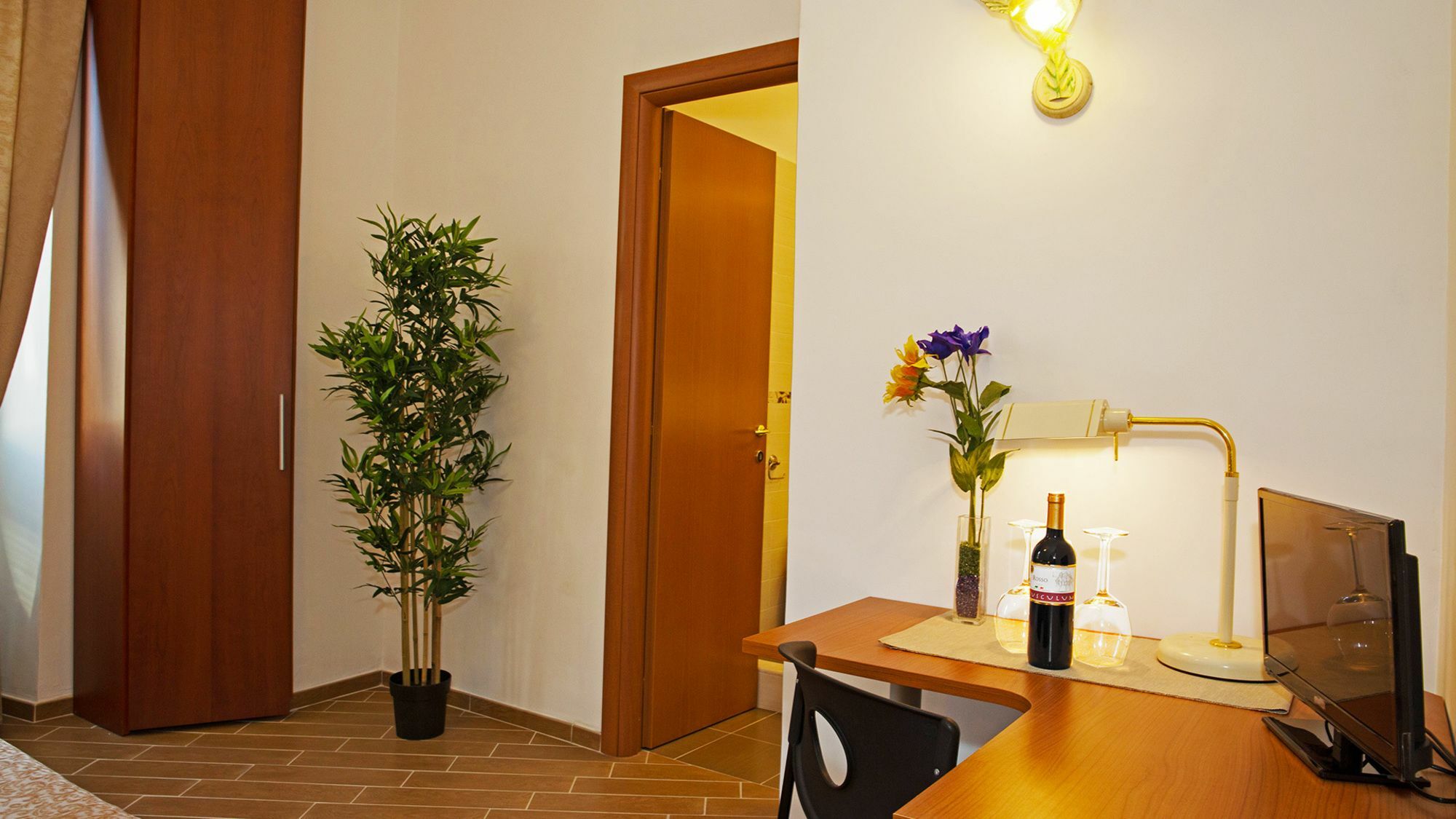 Miclad Colosseum Guest House Roma Ngoại thất bức ảnh