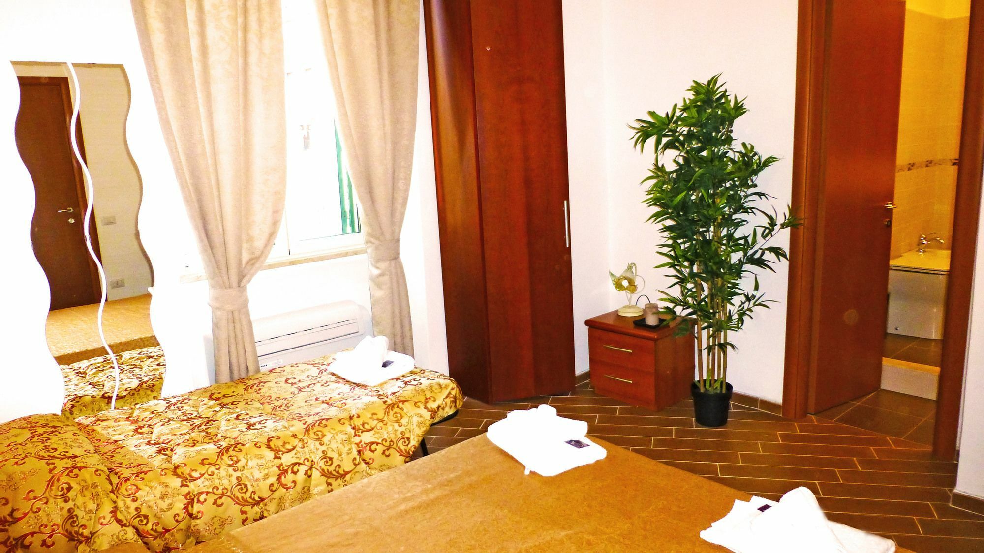 Miclad Colosseum Guest House Roma Ngoại thất bức ảnh